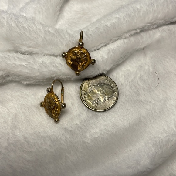 Cameo coin like earrings - Picture 5 of 5